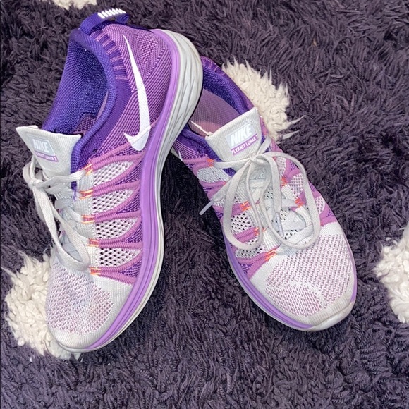 Nike Shoes - Beautiful NIKE Lunar flyknit 2 Running Shoes sz 9!